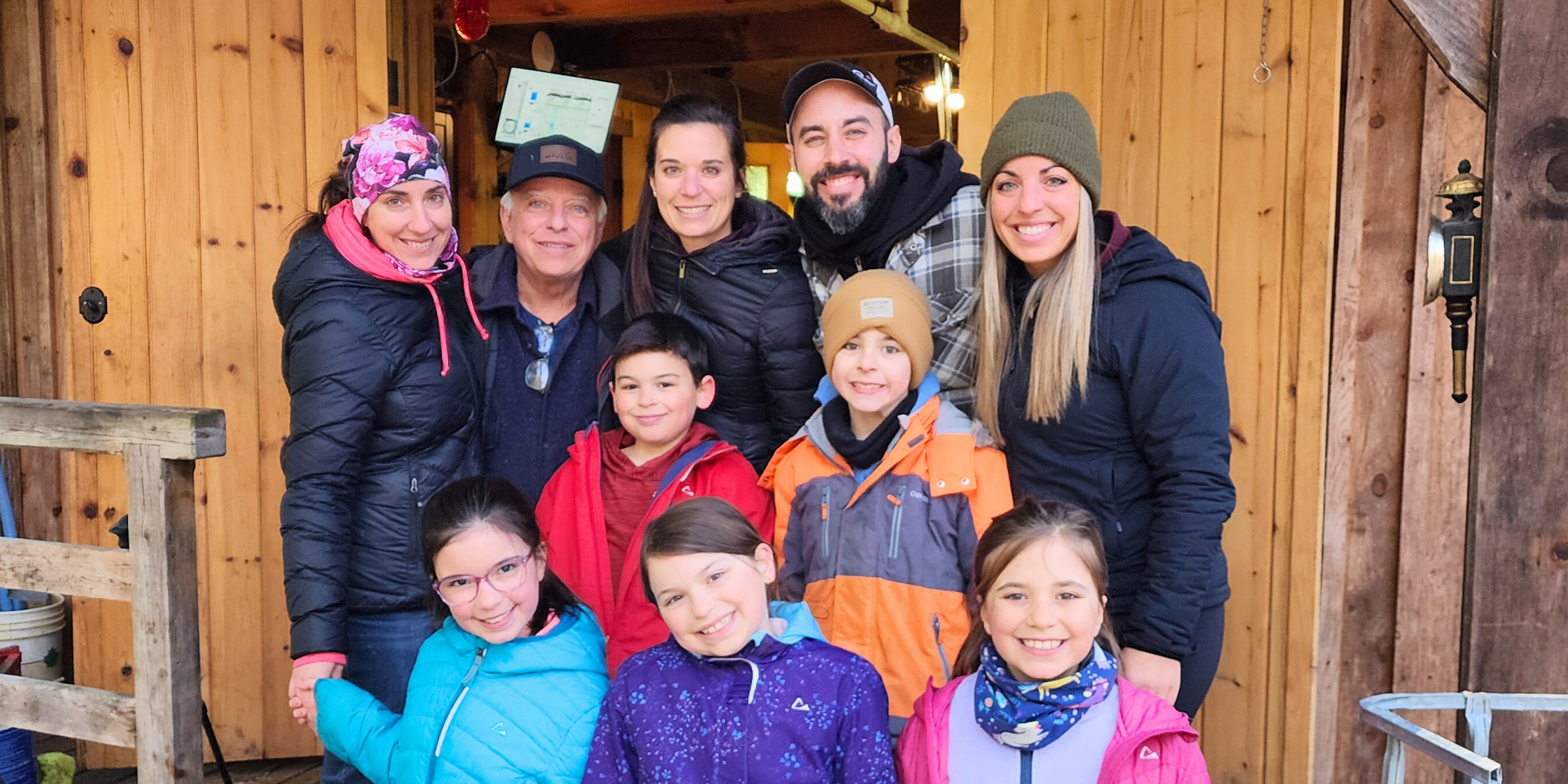 Photo_famille_cabane_a_sucre_sirop_erable_bio_traditions